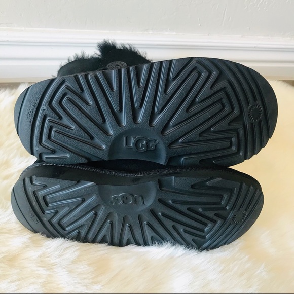 Black UGG Bailey/Button  Boots  Size 1 kids - Picture 6 of 8